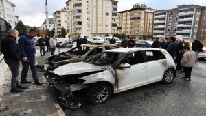 Gaziantep'te 3 lüks otomobil yandı