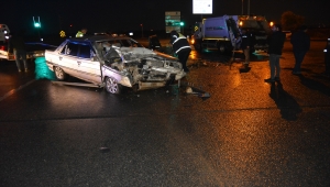 Gaziantep'te tıra çarpan otomobildeki 5 kişi yaralandı
