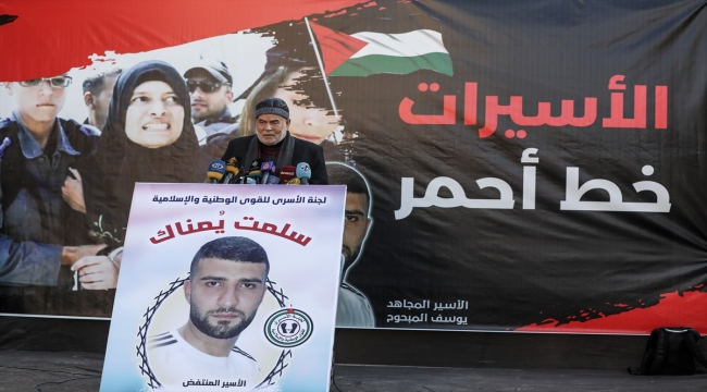 Gazze'de İsrail hapishanelerinde şiddet gören Filistinli kadınlara destek gösterisi