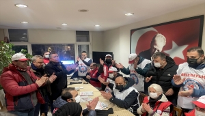 Grevdeki işçiler, CHP Bakırköy İlçe Başkanlığında ''bekleme eylemi'' başlattı