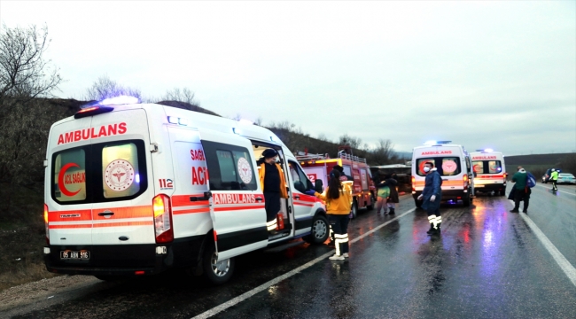GÜNCELLEME - Amasya'da tur otobüsünün devrilmesi sonucu 28 kişi yaralandı