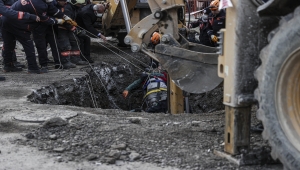 GÜNCELLEME - Başkentte altyapı çalışması sırasında göçük altında kalan işçi kurtarıldı