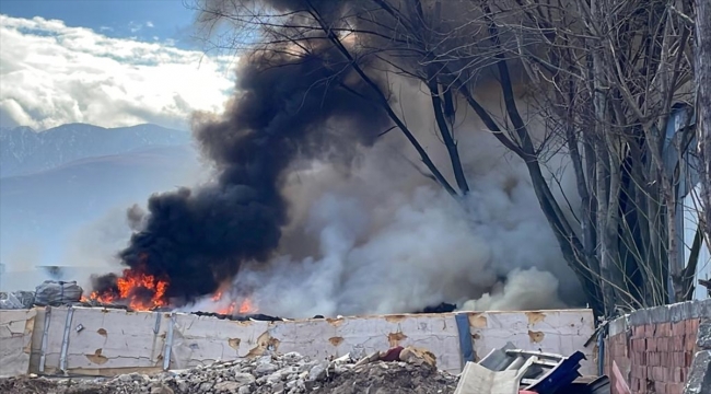 GÜNCELLEME - Bursa'da geri dönüşüm tesisinde çıkan yangın kontrol altına alındı