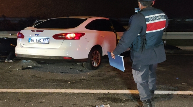 GÜNCELLEME - Bursa'da iki otomobilin çarpışması sonucu 3 kişi öldü, 2 kişi yaralandı
