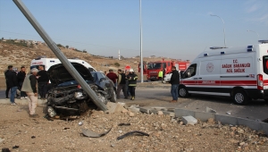 Hatay'da 2 otomobilin çarpıştığı kazada 4 kişi yaralandı