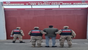 Hatay'da aranan firari hükümlü çocukluk arkadaşının cenaze töreninde yakalandı 