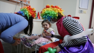 Hatay'da hastanede tedavi gören çocuklar için yılbaşı eğlencesi düzenlendi 