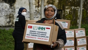 İHH yanardağ patlamasından etkilenen Endonezya'ya acil yardım ulaştırdı