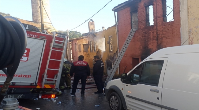 İzmir'de evde çıkan yangında 3 çocuk öldü
