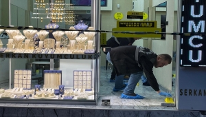 İzmir'de kuyumcu soygunu sırasında bir kişiyi yaralayan şüpheli yakalandı