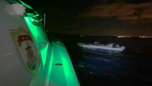 İzmir'de Yunanistan unsurlarınca Türk karasularına geri itilen 92 düzensiz göçmen kurtarıldı