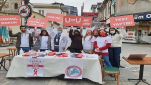 Kadıköy'de halk AIDS'e karşı bilgilendirildi 