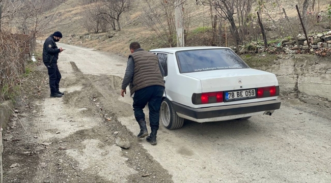 Karabük'te polisin "dur" ihtarına uymayan sürücü kovalamacayla yakalandı