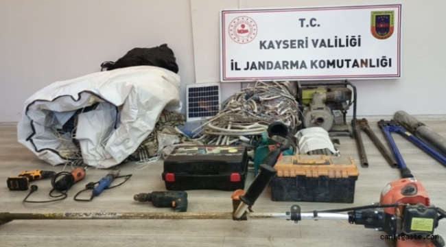Kayseri'de aydınlatılan faili meçhul 9 hırsızlık olayının 3 zanlısı tutuklandı