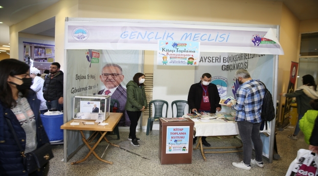 Kayseri'de fuarda toplanan kitaplar köy okullarına gönderilecek