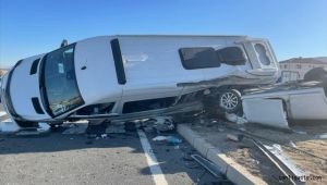 Kayseri'de minibüs ile otomobilin çarpıştığı kazada 7 kişi yaralandı