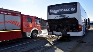 Kırıkkale'de otomobilin otobüse çarptığı kazada 1 kişi öldü, 2 kişi yaralandı