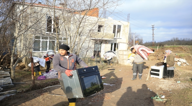 Kırklareli'de taşkın bölgesinde yıkılma kararı alınan binalardaki eşyalar boşaltılıyor