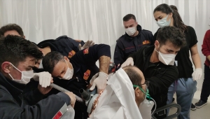 Kocaeli'de işçinin sırtına saplanan testere bıçağı itfaiye ekiplerince kesildi