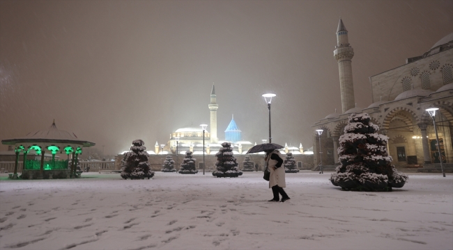 Konya'da kar yağışı sürüyor