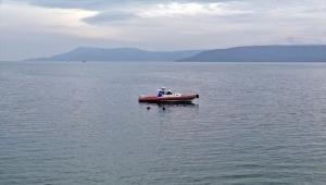 "Kurbağa adamlar" Van Gölü'nde sualtı görevlerine hazırlanıyor