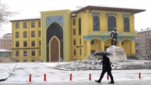 Kütahya'da kar yağışı etkili oluyor