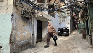 Lübnan'daki mülteci kamplarında yaşayan Filistinliler günde bir öğün yemek bulabiliyor