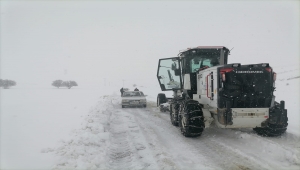Malatya'da kar nedeniyle yolda mahsur kalan öğrenciler kurtarıldı