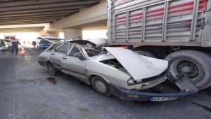 Manisa'da tıra çarpan otomobildeki 4 kişi yaralandı