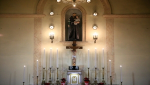 Mersin'de Katolik kilisesinde Noel ayini yapıldı