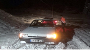 Mersin Erdemli'de karda mahsur kalan 4 kişi kurtarıldı