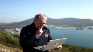 Milli Savunma Bakanı Akar, AA'nın "Yılın Fotoğrafları" oylamasına katıldı