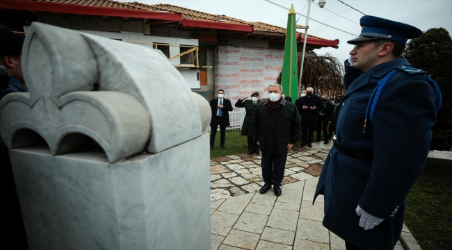 Milli Savunma Bakanı Akar, Bosna Hersek'te Kovaçi Şehitliği'ni ziyaret etti