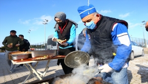 Nevşehir'de "Balık Ekmek Şenliği"nde öğrencilere hamsi ikram edildi