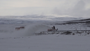 Samsun'da 3 aracın karıştığı kaza güvenlik kamerasına yansıdı 