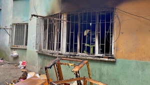 Samsun'da evde yalnız bırakılan bebek yangından son anda kurtarıldı