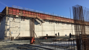 Samsun'da inşaat iskelesinden düşen iki işçi yaralandı