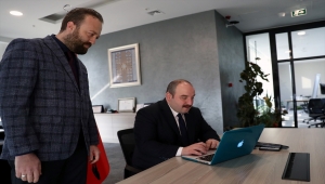 Sanayi ve Teknoloji Bakanı Varank, AA'nın "Yılın Fotoğrafları" oylamasına katıldı