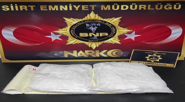 Siirt'te bir yolcunun korsesinde ve vücuduna sarılı 1 kilo 900 gram metamfetamin bulundu