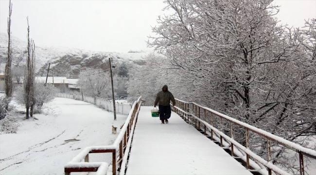 Sivas'ta kar yağışı nedeniyle 40 köy yolu ulaşıma kapandı