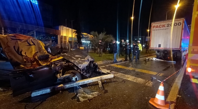 Trabzon'da otomobil tıra çarptığı kazada 1 kişi öldü
