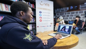 Türkiye'deki yabancı öğrenciler, AA'nın "Yılın Fotoğrafları" oylamasına katıldı