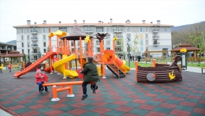 Türkiye'nin Arnavutluk'ta inşa ettiği deprem konutları ailelere teslim edildi