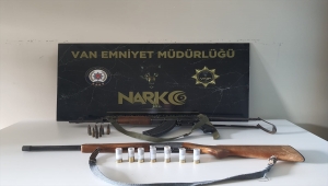 Van'da yakalanan uyuşturucuyla ilgili 4 şüpheli tutuklandı