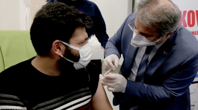 Yerli Kovid-19 aşısı Kayseri Şehir Hastanesinde uygulanmaya başlandı 