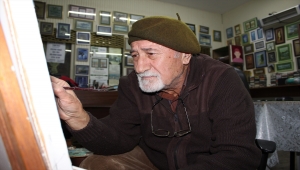 Zonguldak'ta emekli resim öğretmeni 66 yıldır tuvale fırça atıyor