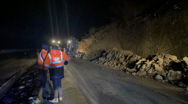 Zonguldak'ta heyelan nedeniyle kara yolunda ulaşım kontrollü sağlanıyor