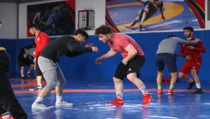 23 Yaş Altı Serbest Güreş Milli Takımı'nda hedef ilk üçe girmek