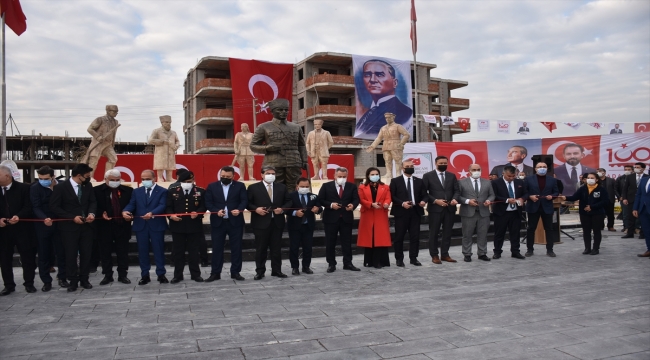 Adana'da 5 Ocak Kurtuluş Anıtı'nın açılışı yapıldı