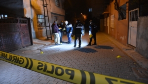 Adana'da silahlı kavgaya müdahale eden polis bacağından vuruldu